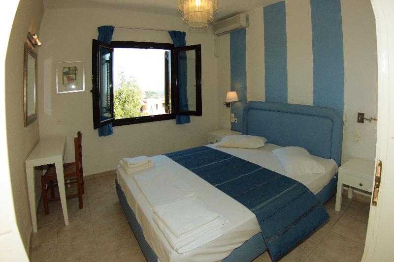 Perla Hotel Agia Pelagia  Exterior photo